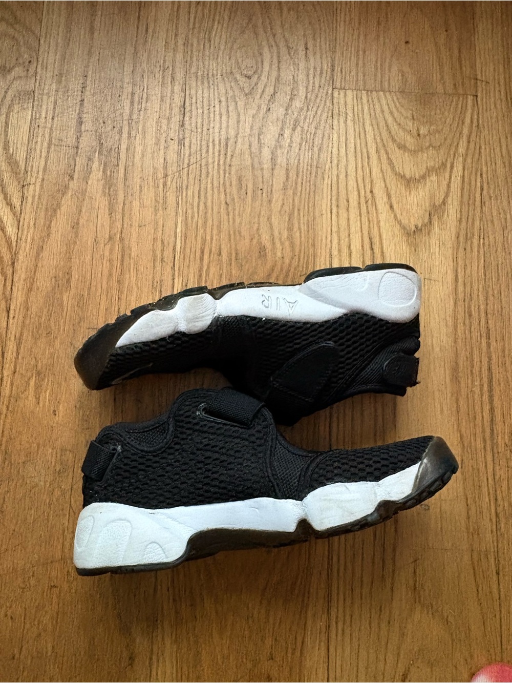 Nike Air Rifts in Black and White Size 7 - Picture 4 of 7